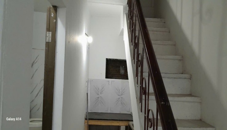 Cho thuê nhà Phố Lương Khánh Thiện 40m2 x 1.5 tầng, 6.5tr ở gia đình, nhóm 6 sinh viên